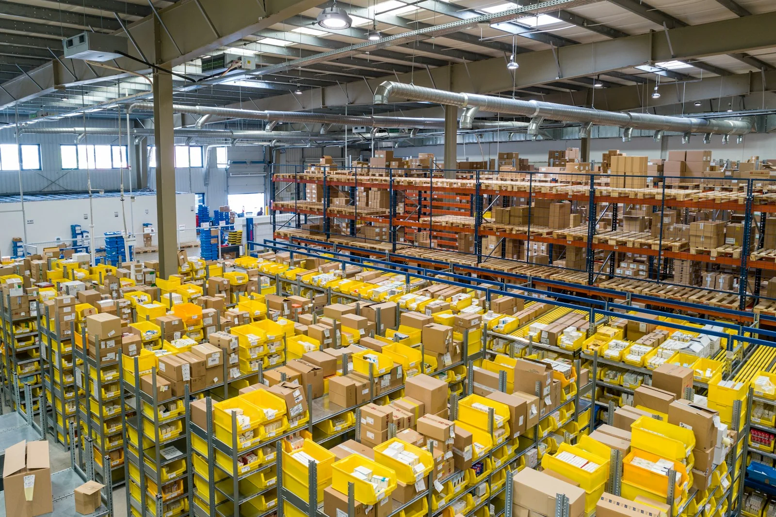 Organised export parcels inside a logistics warehouse